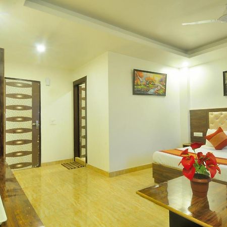 Hotel Noida Delight Exterior foto