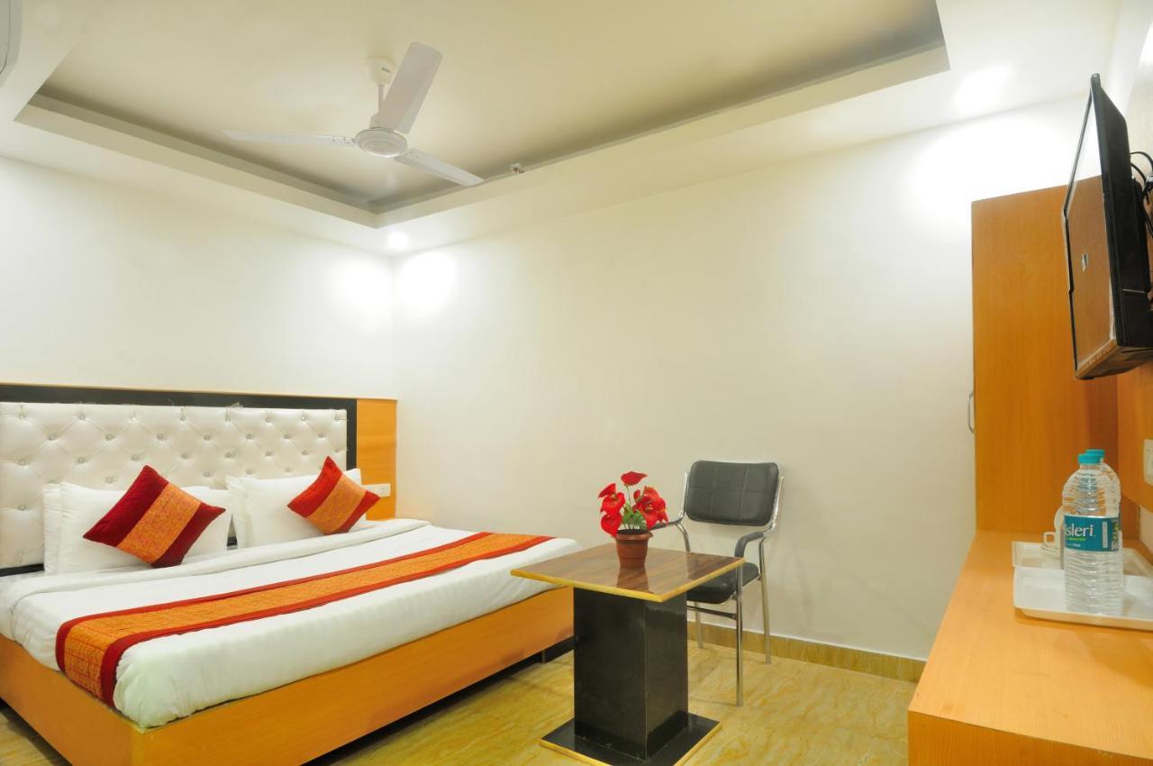 Hotel Noida Delight Exterior foto